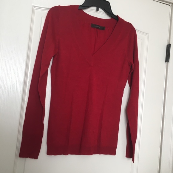 The Limited Tops - 🌸THE LIMITED red v-neck “sweater” long sleeve🌸